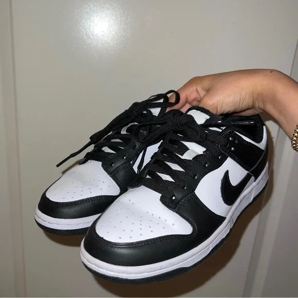 NIKE DUNKS